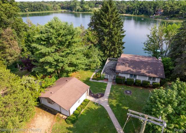 Property at 3616 Mary Ann Dr, Pinckney, MI 48169, 3 beds, 2 baths