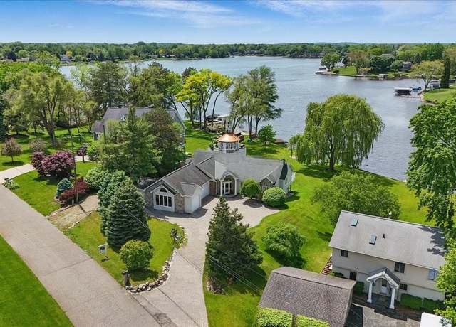 Property at 3337 Alco Dr, Waterford, MI 48329, 3 beds, 2.5 baths