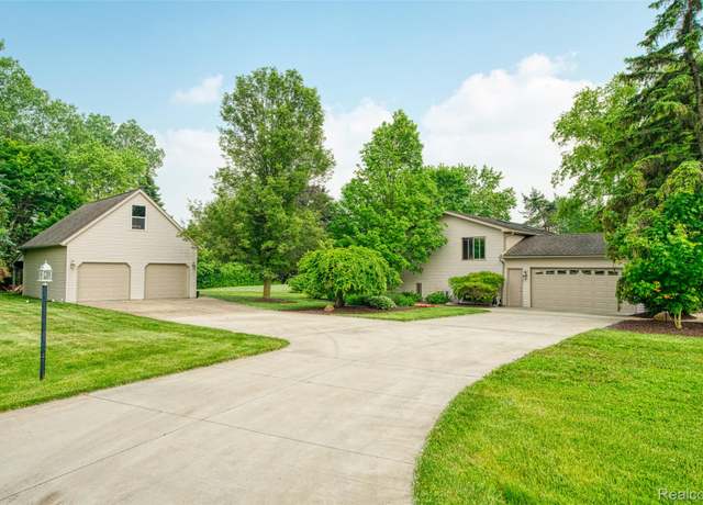 Property at 56901 Appaloosa Ln, South Lyon, MI 48178, 3 beds, 3 baths