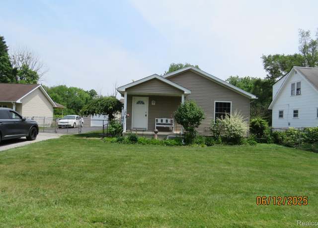 Property at 10571 Baraga St, Taylor, MI 48180, 3 beds, 2 baths