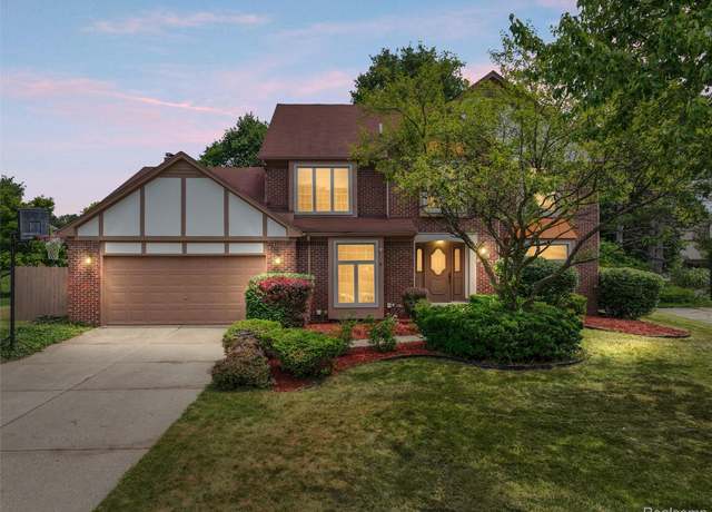 Property at 360 Fordcroft Dr, Rochester Hills, MI 48309, 4 beds, 2.5 baths