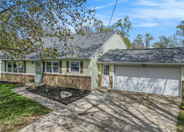 Property at 7694 Thomas Ave, Jenison, MI 49428, 3 beds, 2 baths