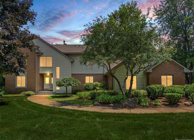Property at 1116 Knob Creek Dr, Rochester, MI 48306, 4 beds, 2.5 baths