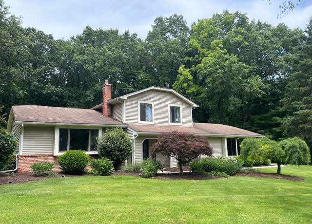 Property at 2221 Applewood Ln, Milford, MI 48381, 4 beds, 2.5 baths