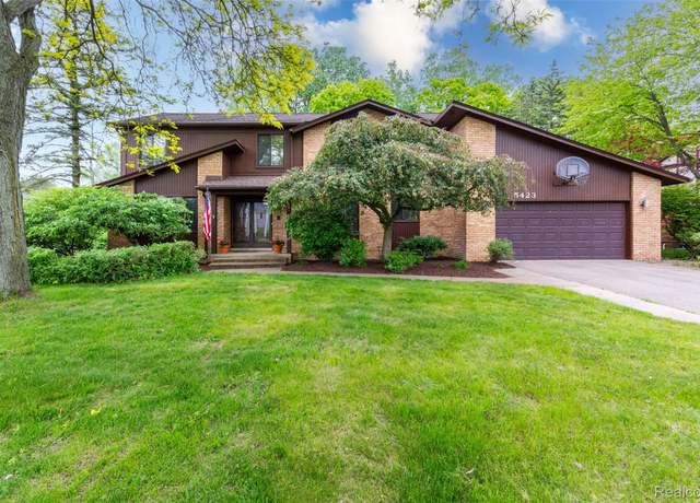Property at 5423 Hauser Way, West Bloomfield, MI 48323, 4 beds, 3.5 baths