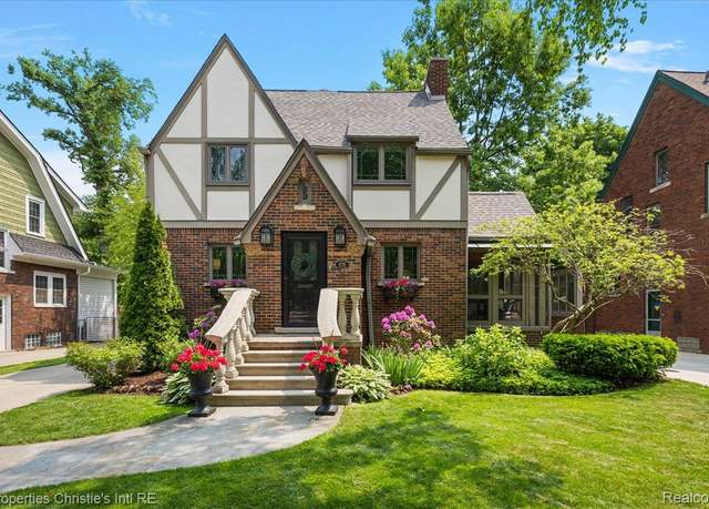 Property at 676 Washington Rd, Grosse Pointe, MI 48230, 3 beds, 3 baths