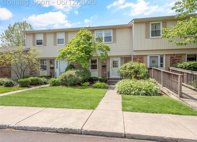 Property at 5345 Breeze Hill Pl, Troy, MI 48098, 2 beds, 1.5 baths