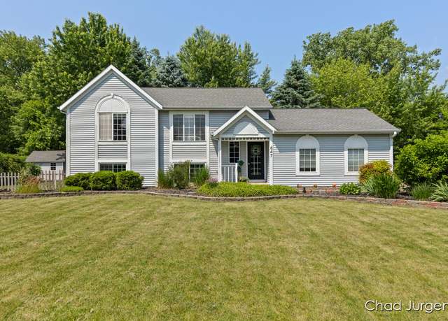 Property at 647 Maynard Ave NW, Grand Rapids, MI 49504, 3 beds, 2 baths
