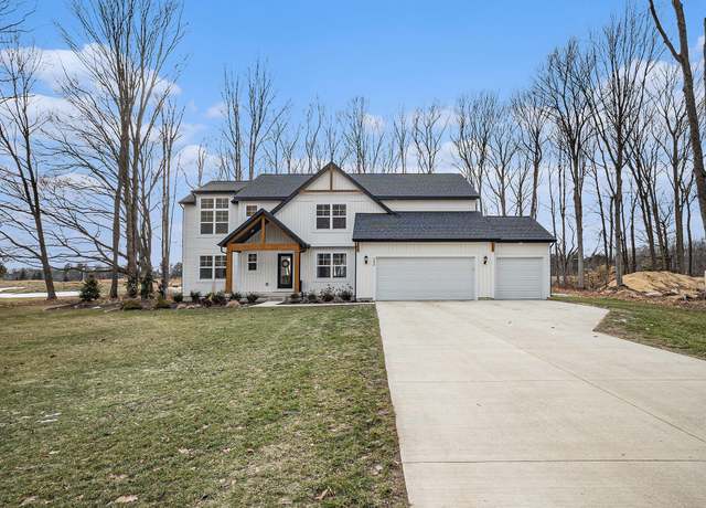 Property at 580 Hawksnest Dr, South Haven, MI 49090, 4 beds, 2.5 baths