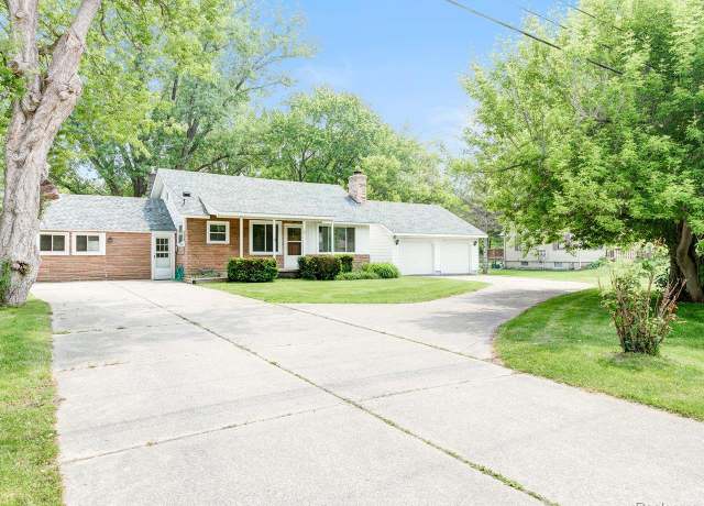 Property at 641 Michigan Ave, Marysville, MI 48040, 3 beds, 1 bath