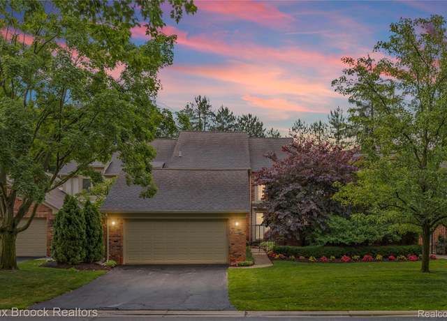 Property at 24082 Bingham Pointe Drive Dr, Bingham Farms, MI 48025, 3 beds, 3.5 baths