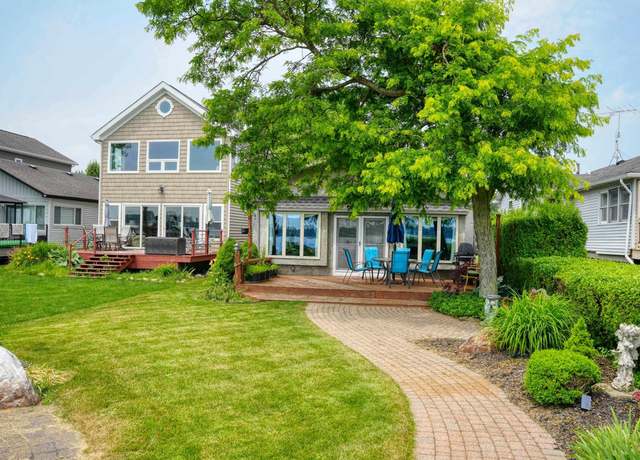 Property at 5403 Pointe Dr, East China, MI 48054, 2 beds, 2 baths