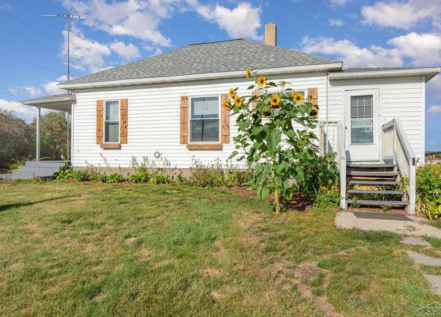 Property at 587 Townline 16 Rd, Pinconning Township, MI 48650, 2 beds, 1 bath