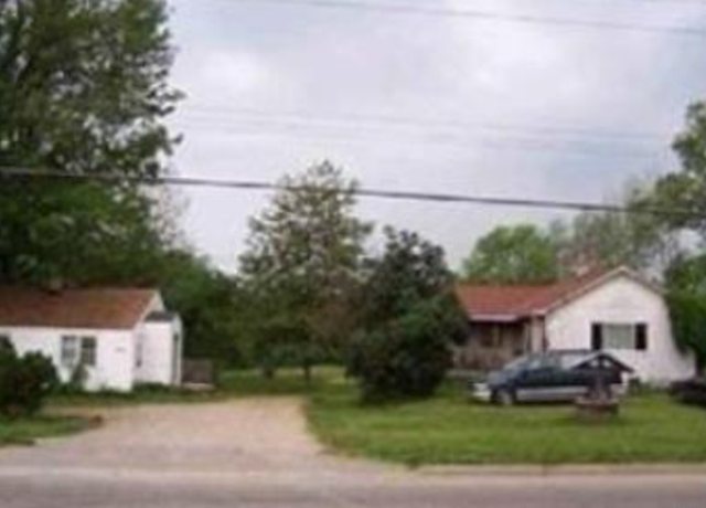 Property at 4070 S Center Rd, Burton, MI 48519, 3 beds, 1 bath