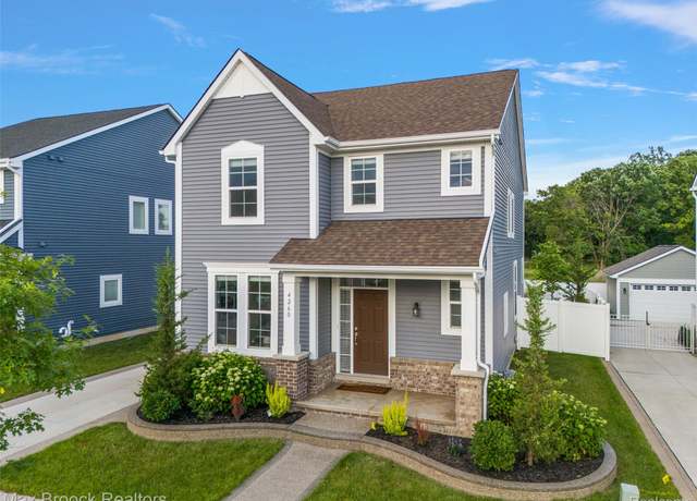Property at 4260 Kent Rd, Royal Oak, MI 48073, 3 beds, 2.5 baths