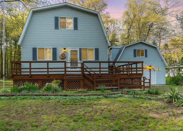 Property at 5295 E 14th St, Au Gres, MI 48703, 3 beds, 2 baths