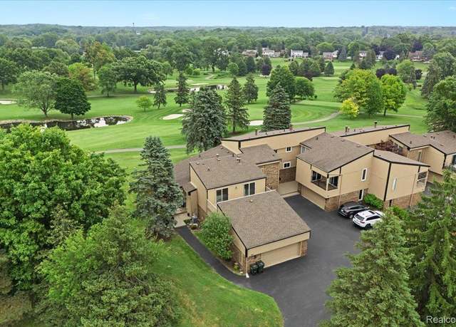Property at 996 Golfview Ct, Rochester Hills, MI 48307, 3 beds, 2.5 baths