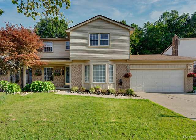 Property at 44827 Leslie Ln, Canton, MI 48187, 4 beds, 2.5 baths