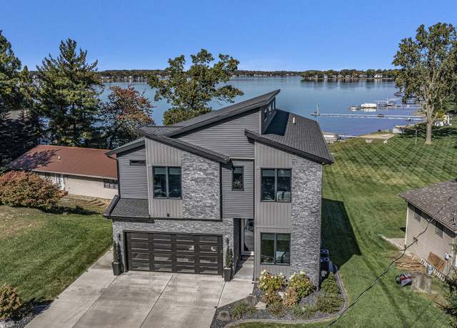 Property at 104 Highview Ct, Brooklyn, MI 49230, 4 beds, 3.5 baths