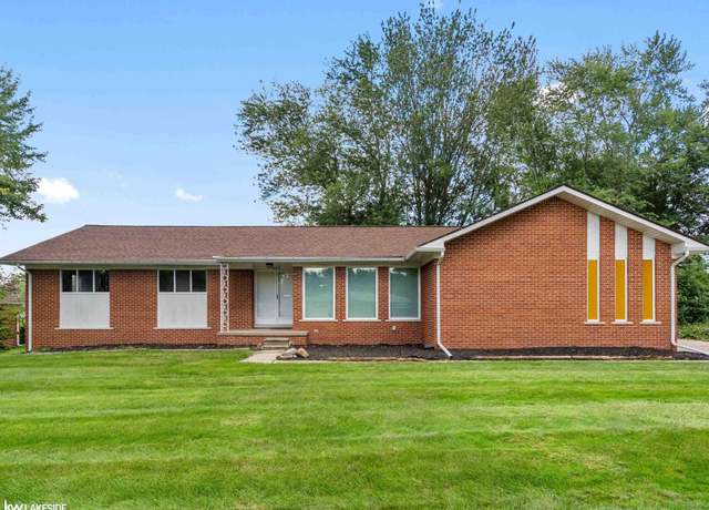 Property at 28070 Kingsberry St, Chesterfield Township, MI 48047, 3 beds, 1.5 baths