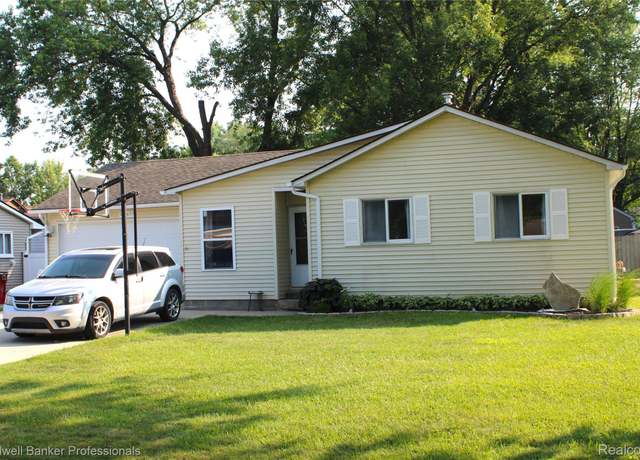 Property at 27936 Hiller St, Harrison Township, MI 48045, 3 beds, 1.5 baths