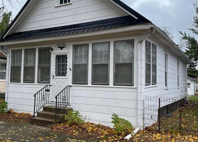 Property at 905 Wolcott Ave, St Joseph, MI 49085, 2 beds, 1 bath