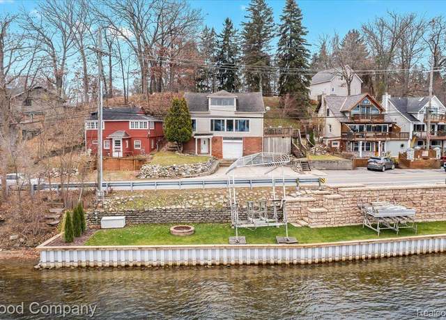 Property at 423 Heights Rd, Lake Orion, MI 48362, 3 beds, 2.5 baths