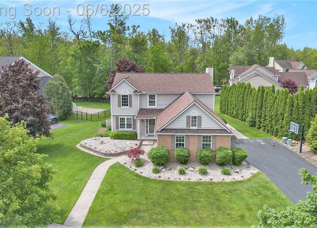 Property at 5580 Woodfield Pkwy, Grand Blanc, MI 48439, 3 beds, 3 baths
