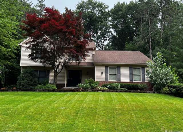 Property at 3030 Hartun Dr, Brighton, MI 48114, 3 beds, 2.5 baths