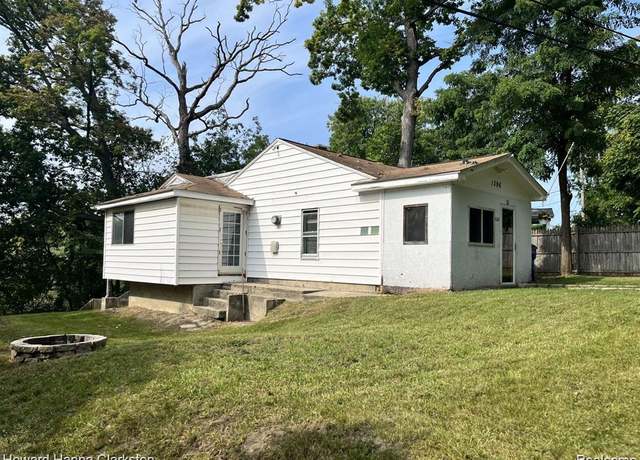 Property at 1396 Oregon Blvd, Waterford Charter Township, MI 48327, 2 beds, 1 bath