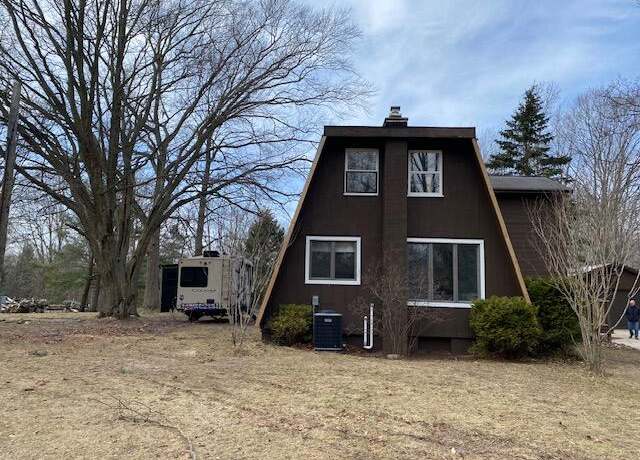 Property at 4037 N Jebavy Dr, Ludington, MI 49431, 3 beds, 2.5 baths