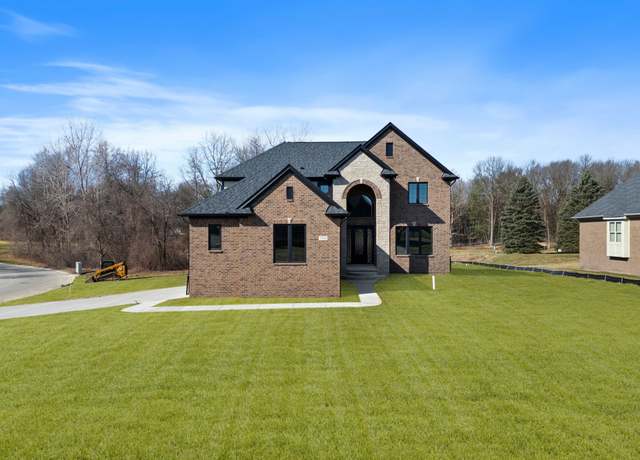 Property at 1721 Royal Birkdale Dr, Oxford, MI 48371, 4 beds, 2.5 baths