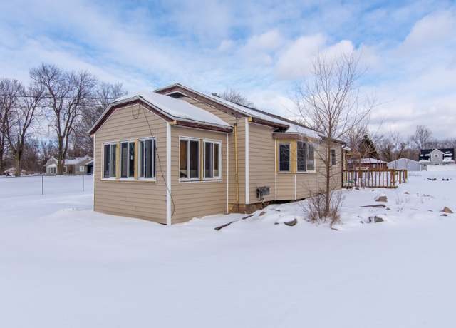 Property at 4207 Aurelius Rd Rd, Lansing, MI 48910, 2 beds, 1 bath