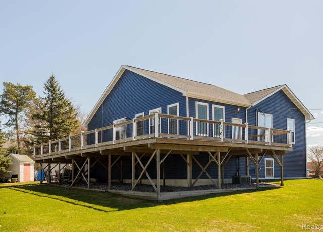 Property at 6524 Kelly Rd, Flushing, MI 48433, 3 beds, 2.5 baths