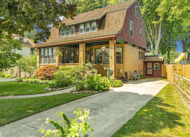 Property at 1805 ST Clair River Drive Dr, Algonac, MI 48001, 4 beds, 2.5 baths