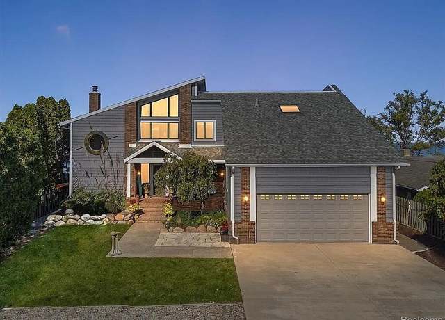 Property at 32365 N River Rd, Harrison Township, MI 48045, 3 beds, 3.5 baths