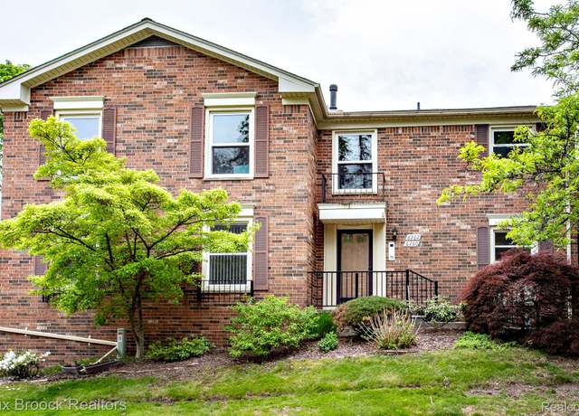 Property at 6260 Pepper Hill St, West Bloomfield, MI 48322, 3 beds, 2 baths