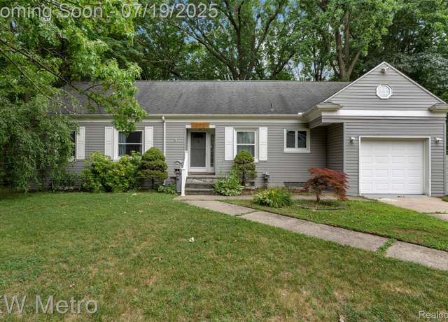 Property at 972 Goodale Ave, Clawson, MI 48017, 5 beds, 2.5 baths