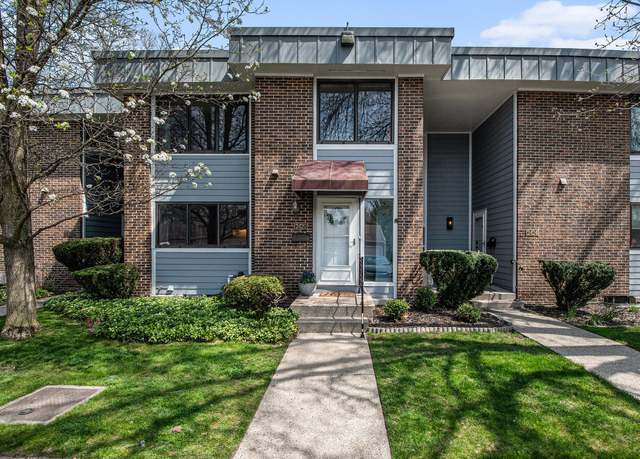 Property at 2420 E Collier Ave SE, Grand Rapids, MI 49546, 3 beds, 3.5 baths