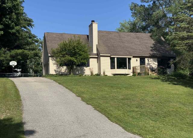 Property at 726 Highland Park Dr, Traverse City, MI 49686, 3 beds, 2 baths