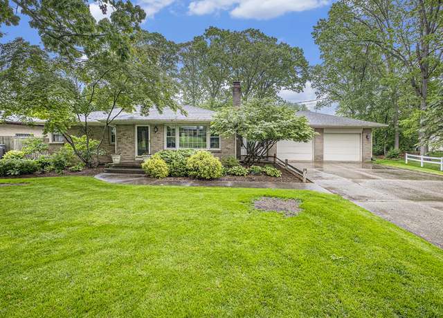 Property at 2446 Bristolwood Dr NW, Grand Rapids, MI 49544, 3 beds, 2.5 baths
