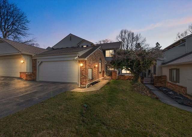 Property at 6906 Pebblecreek Woods Dr, West Bloomfield, MI 48322, 3 beds, 2.5 baths