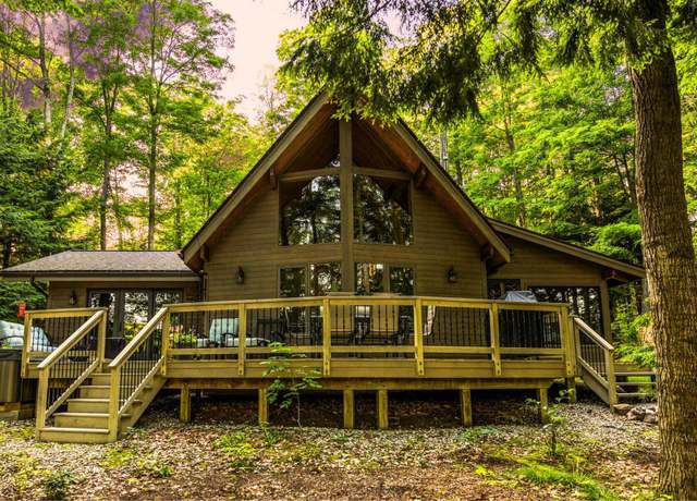 Property at 19545 Woodland Trl, Traverse City, MI 49684, 3 beds, 3 baths