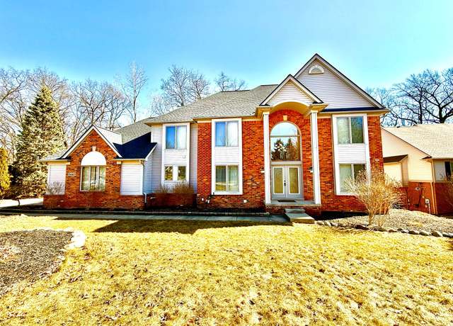Property at 5440 Bridge Trl E, Commerce Twp, MI 48382, 5 beds, 3 baths
