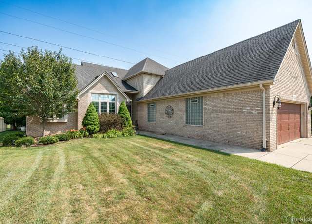 Property at 43274 Hillsboro Dr, Clinton Township, MI 48038, 3 beds, 2.5 baths