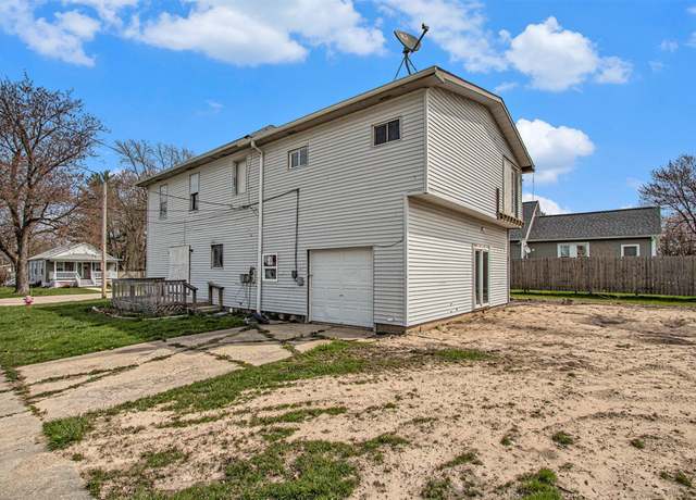 Property at 202 Poplar St, Three Oaks, MI 49128, 7 beds, 4 baths