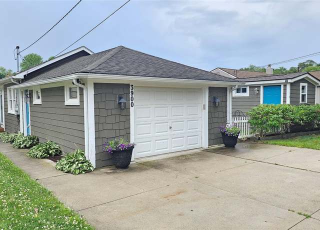 Property at 3900 Hillcrest Dr, Highland, MI 48356, 3 beds, 2 baths