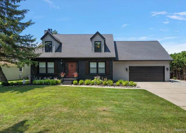Property at 44 Old Perch Rd, Rochester Hills, MI 48309, 3 beds, 2.5 baths