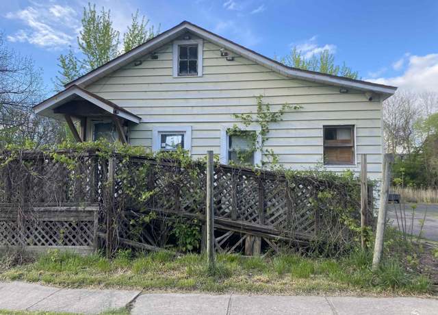Property at 330 Nelson St, Adrian, MI 49221, 1 bed, 1.5 baths