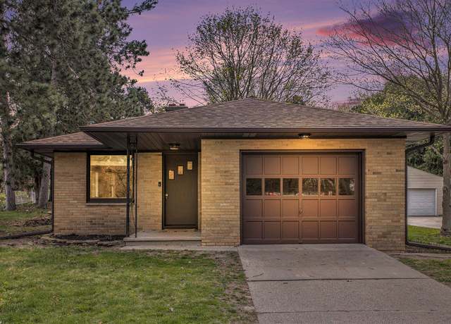 Property at 904 W Walnut St, Hastings, MI 49058, 3 beds, 2 baths